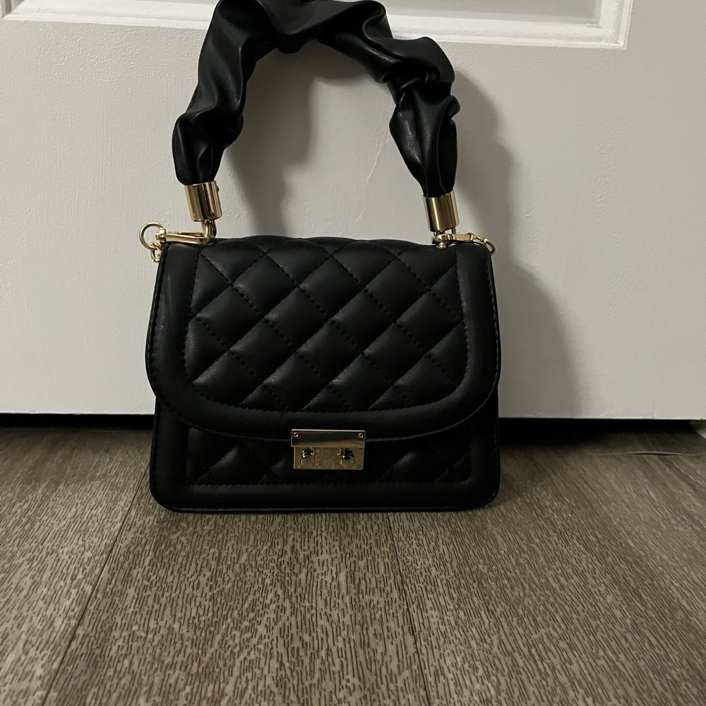 Elegant Black Quilted Handbag